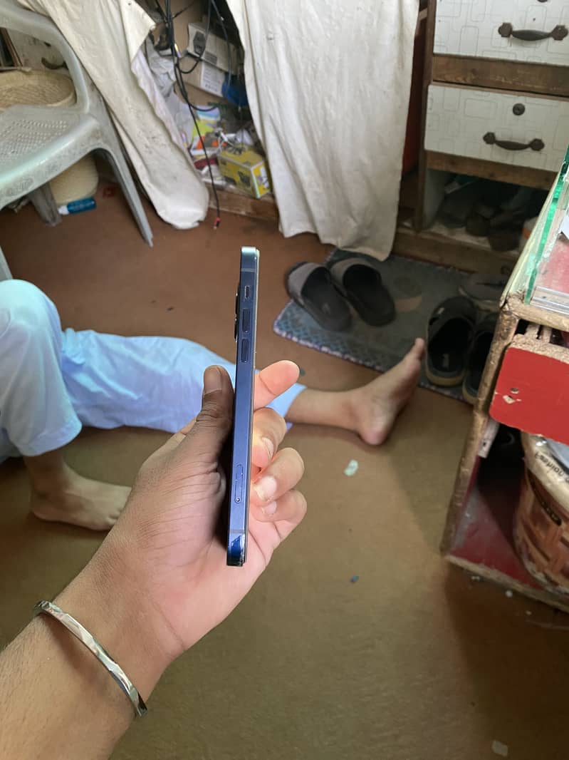 Apple iPhone 12 3