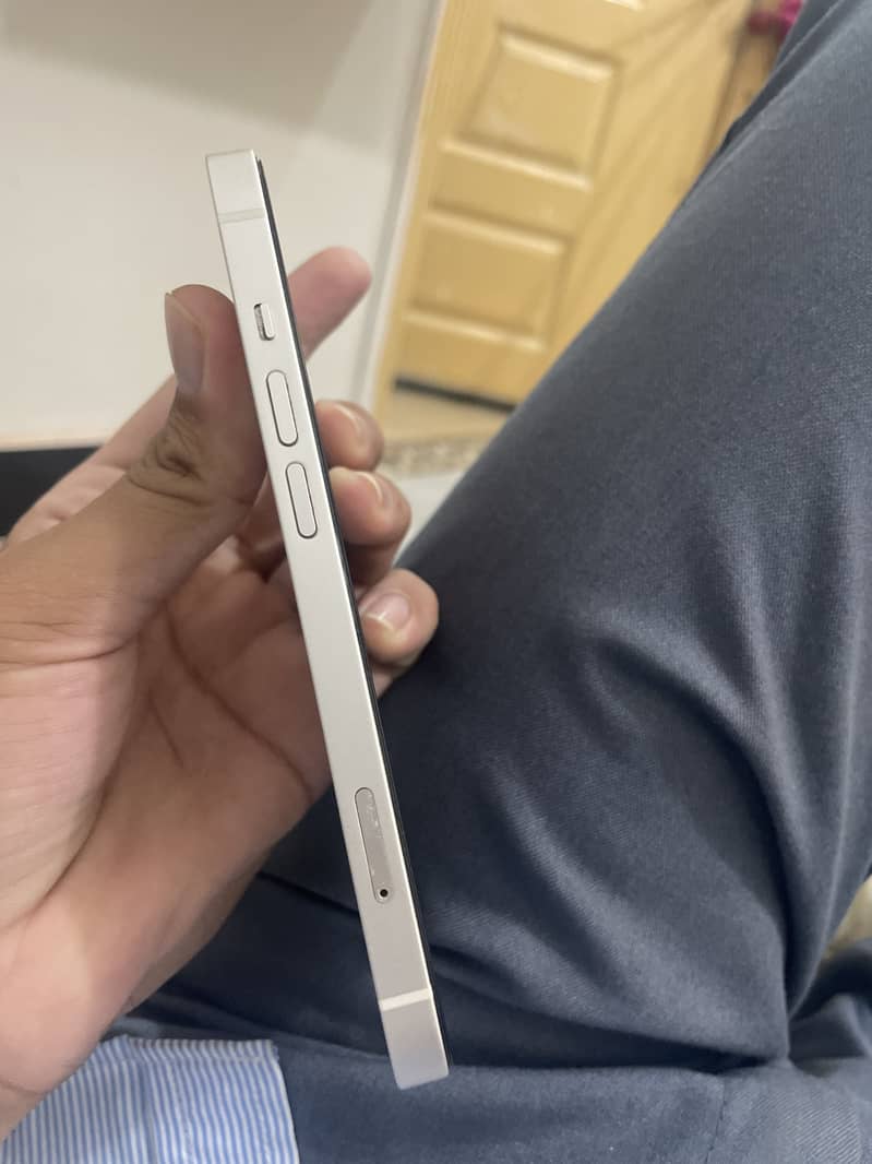 Apple iPhone 13 2