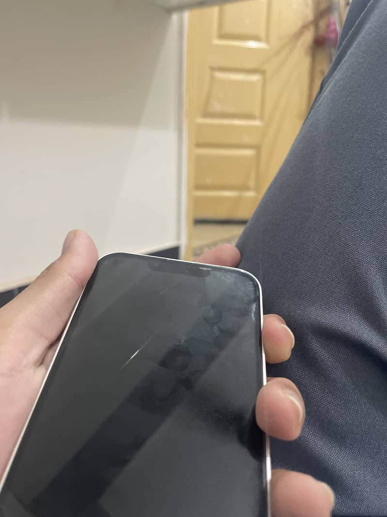 Apple iPhone 13 4