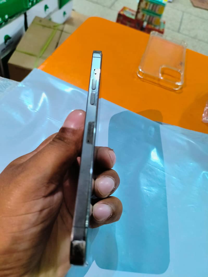 Apple iPhone 12 Pro Max 4