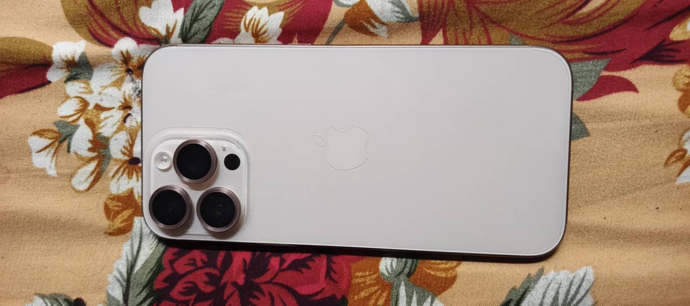 Apple iPhone 16 Pro Max 0