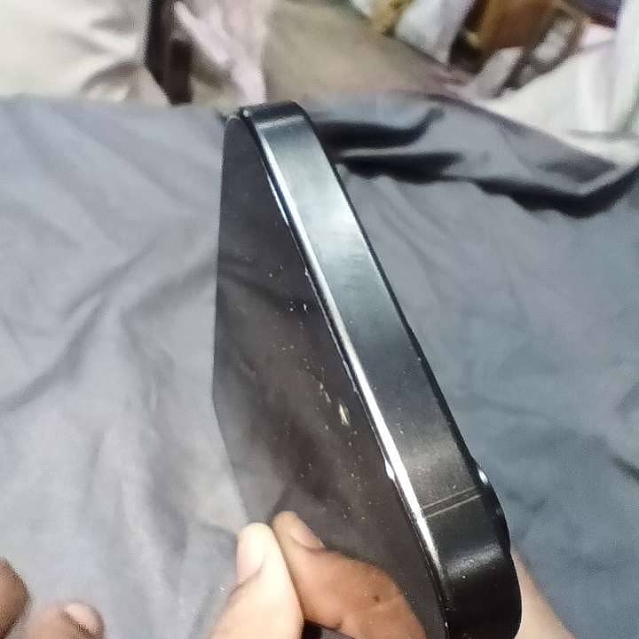 Apple iPhone 15 Pro 4