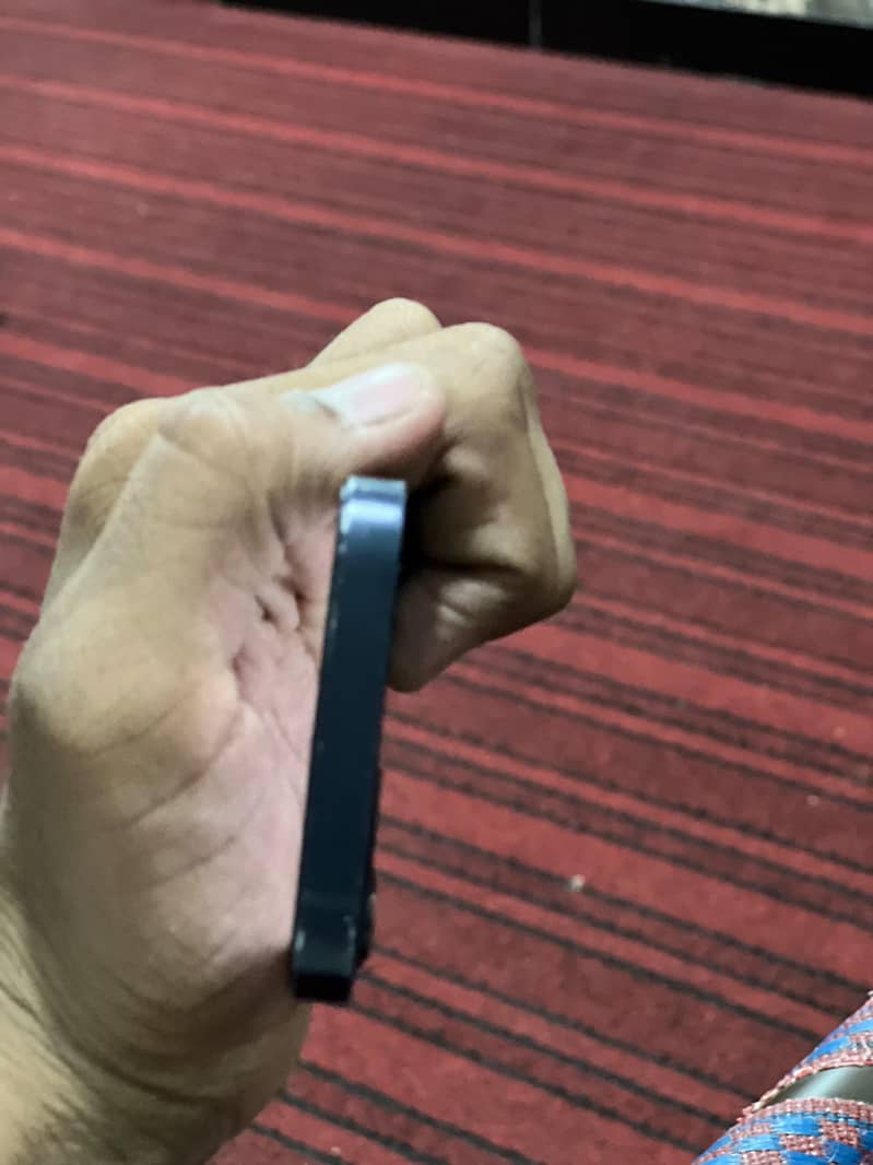 Apple iPhone 12 mini 4