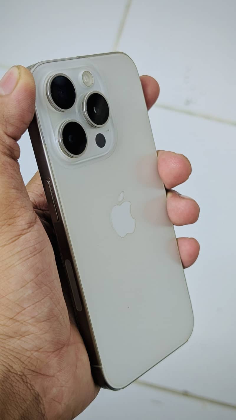 Apple iPhone 15 Pro 0