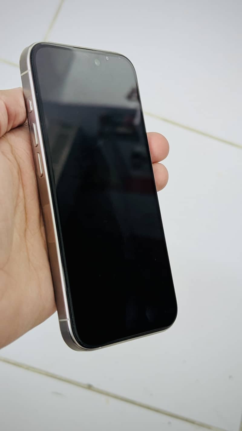 Apple iPhone 15 Pro 3
