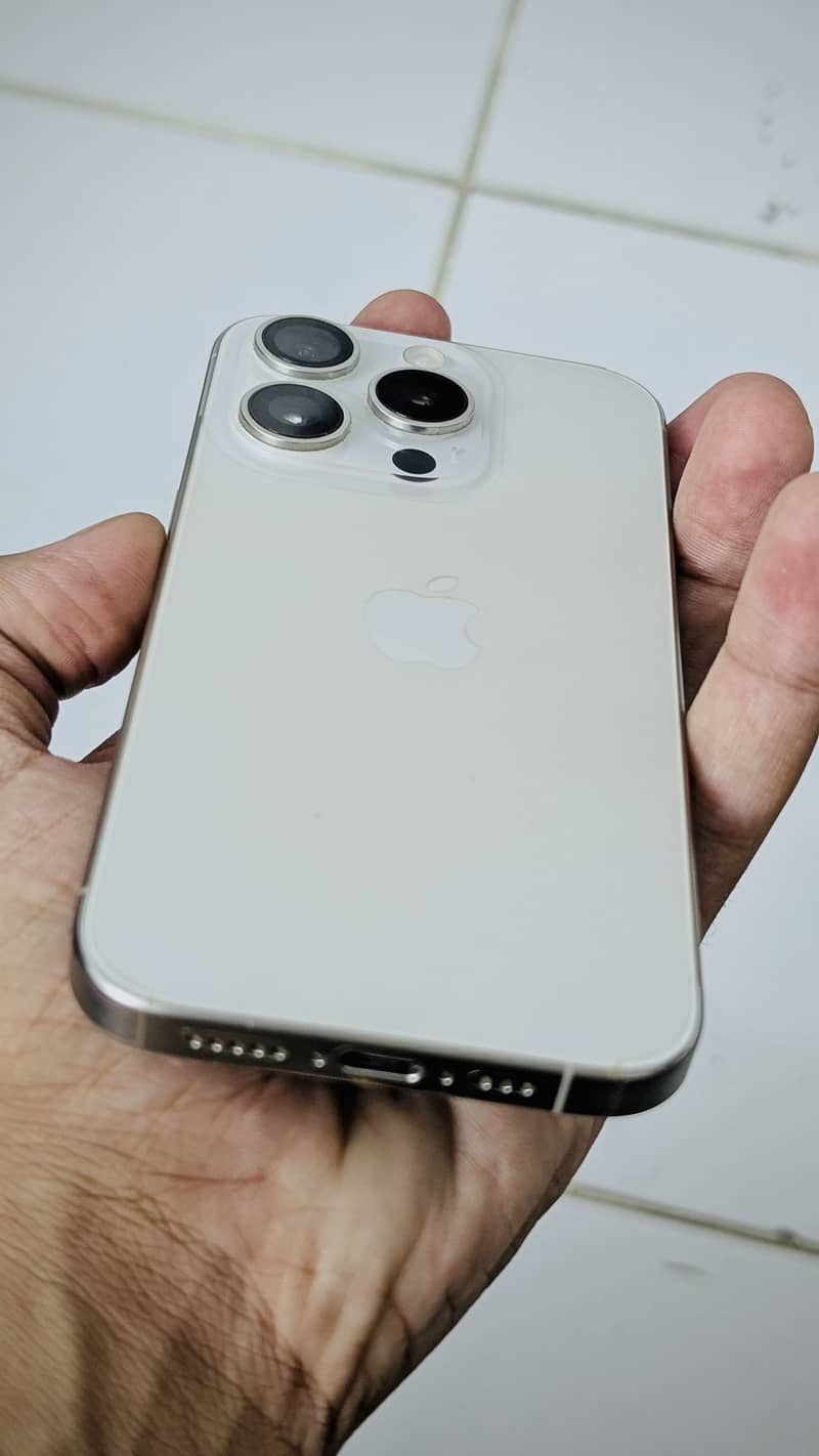 Apple iPhone 15 Pro 4