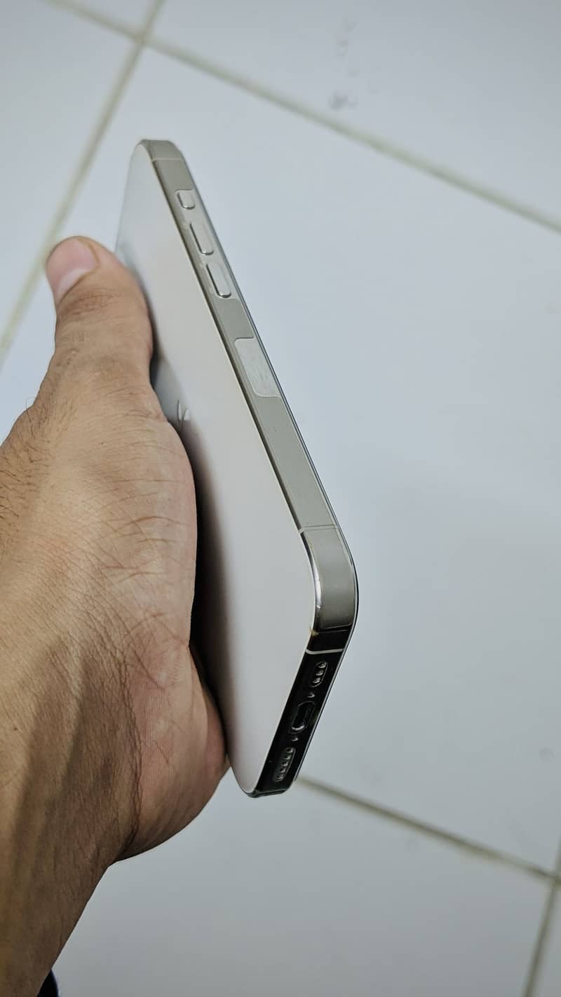 Apple iPhone 15 Pro 6