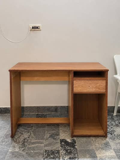 Study Table / Computer table. Pure Wood 10/10 condition
