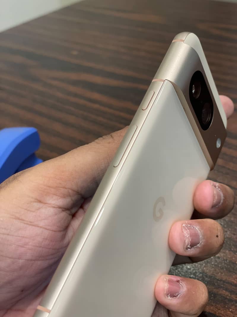 Google Pixel 8 4