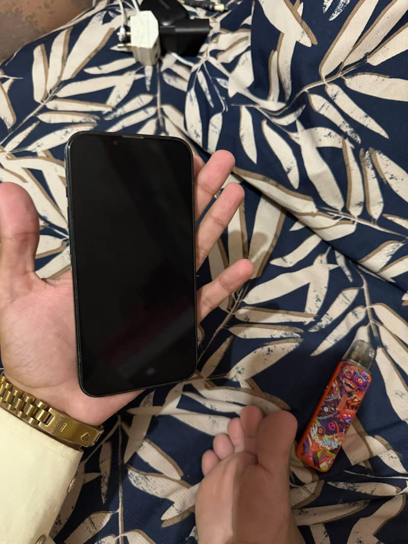 Apple iPhone 14 3