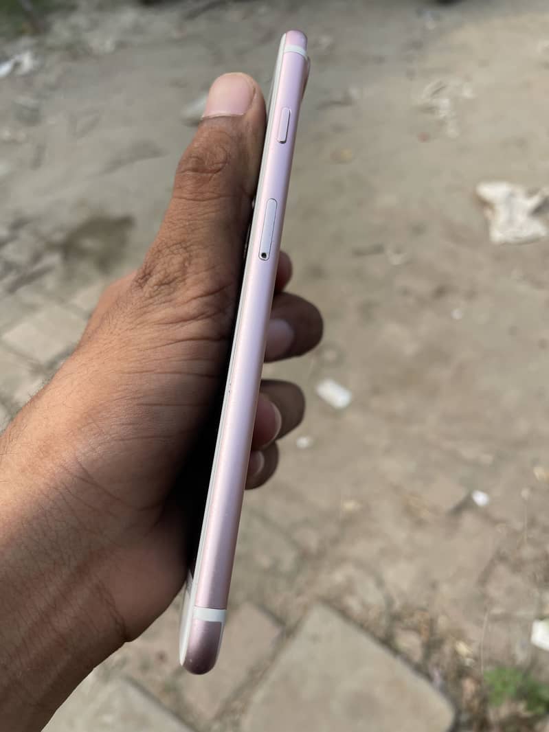 Apple iPhone 7 Plus 0