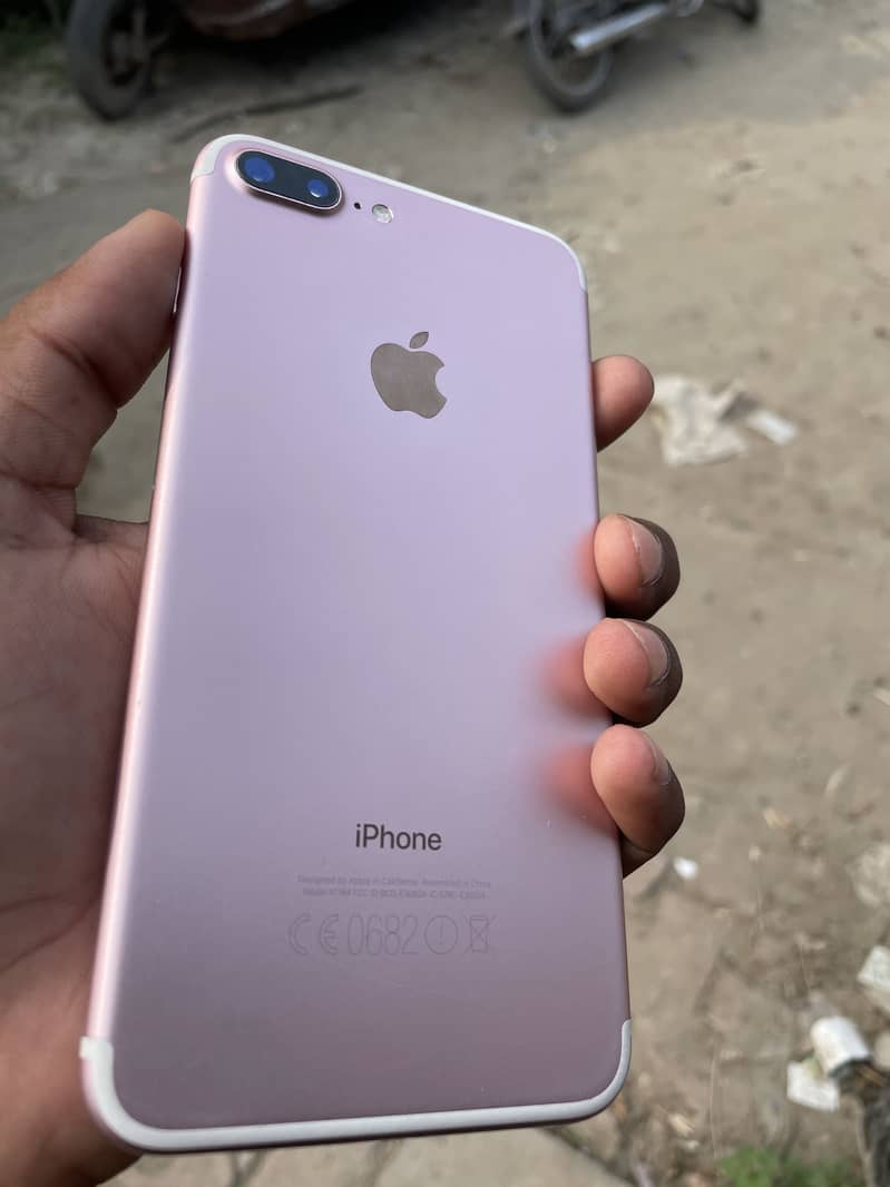 Apple iPhone 7 Plus 1