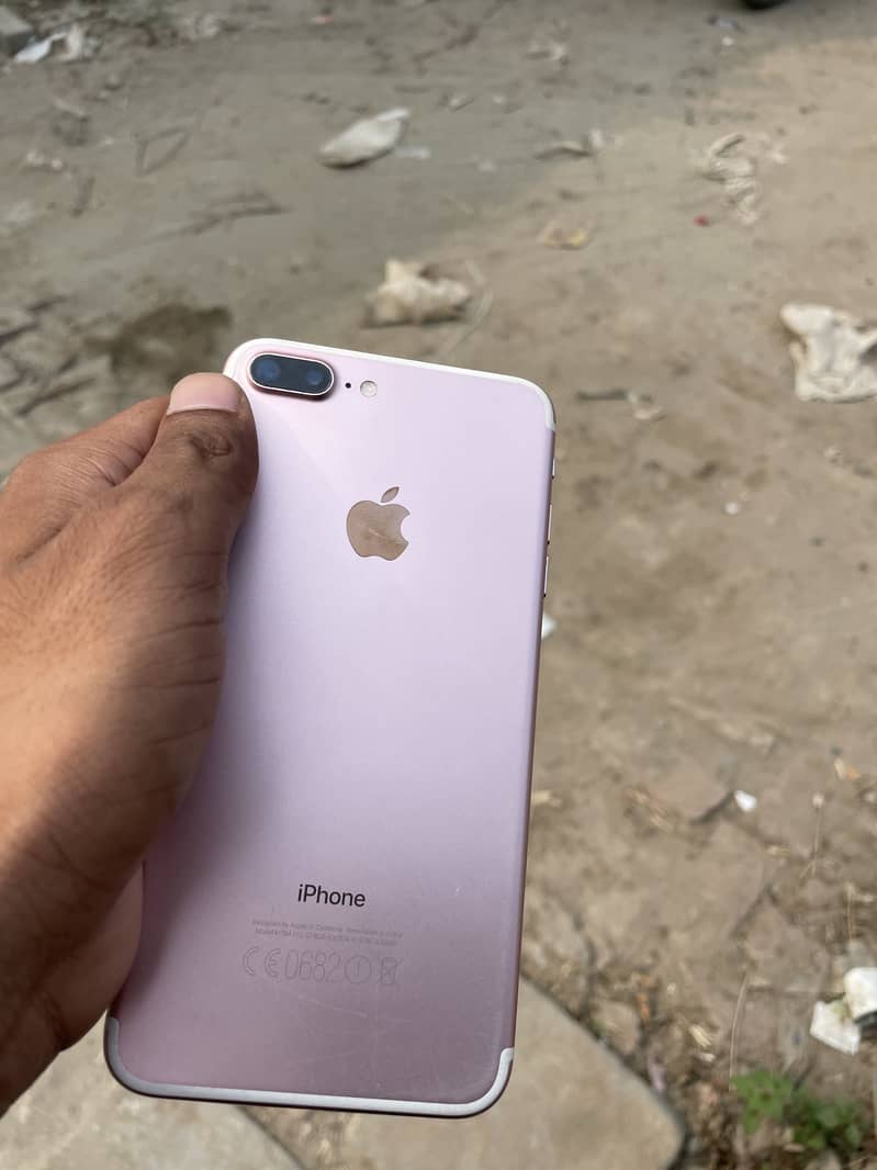 Apple iPhone 7 Plus 3