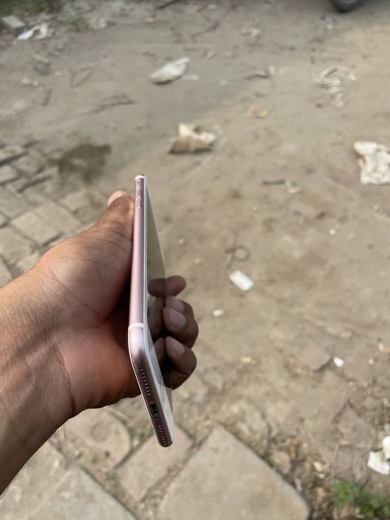 Apple iPhone 7 Plus 4