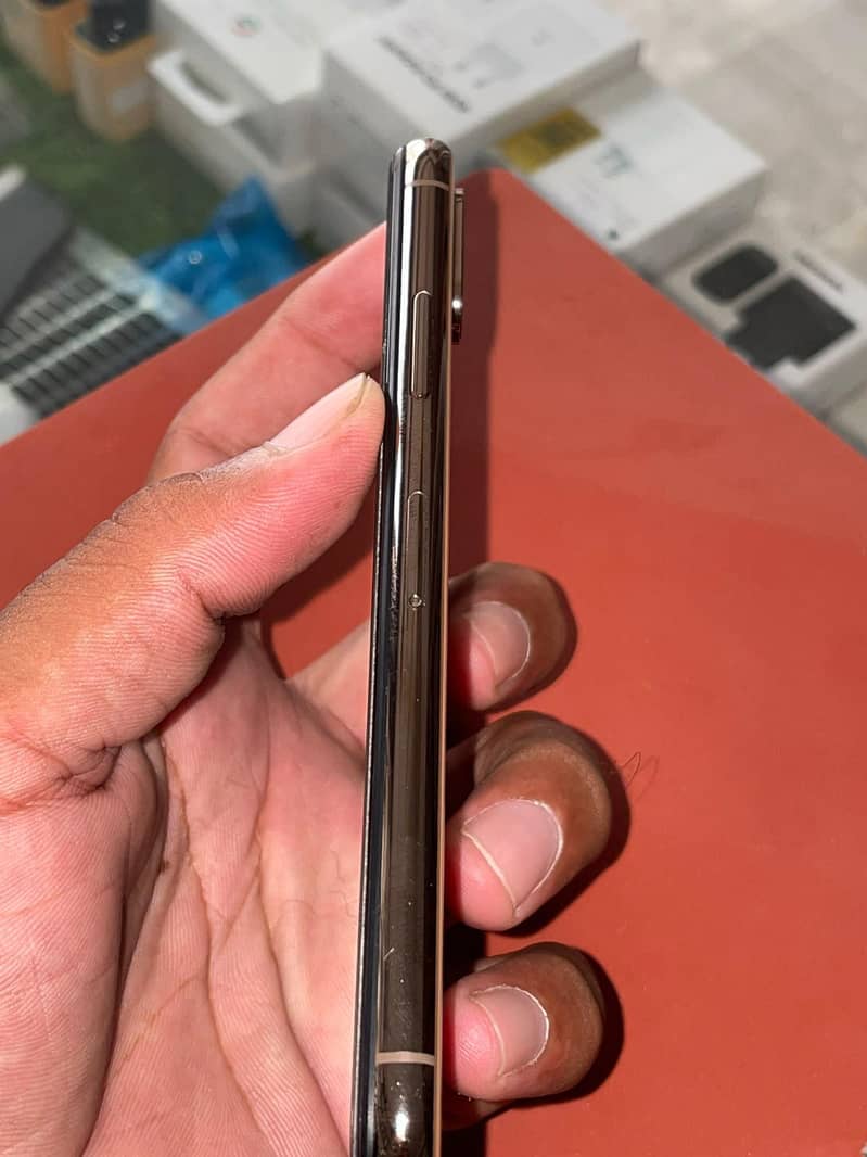 Apple iPhone XS 1