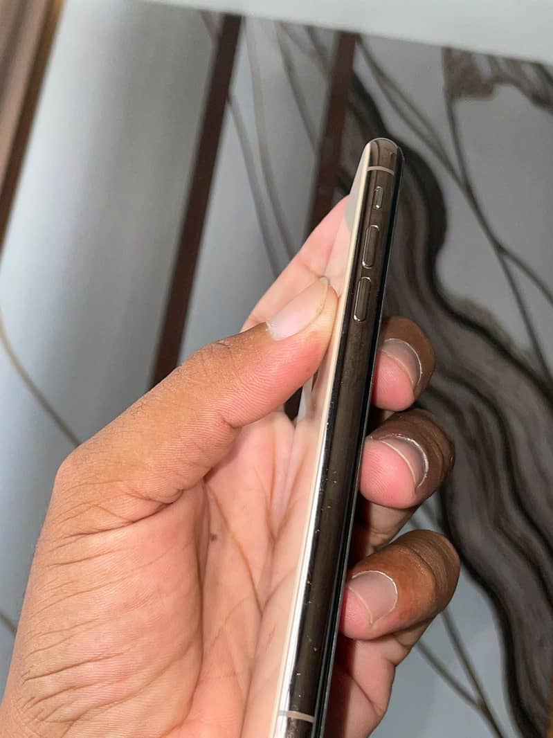 Apple iPhone XS 3