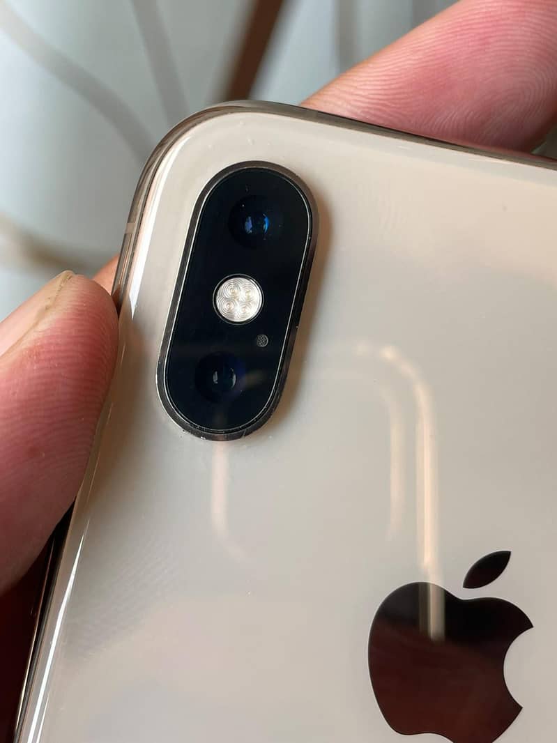 Apple iPhone XS 6