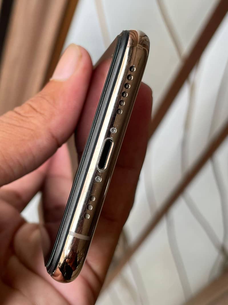 Apple iPhone XS 7