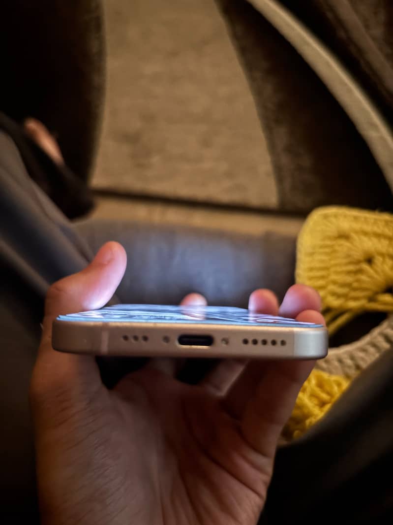 Apple iPhone 15 4
