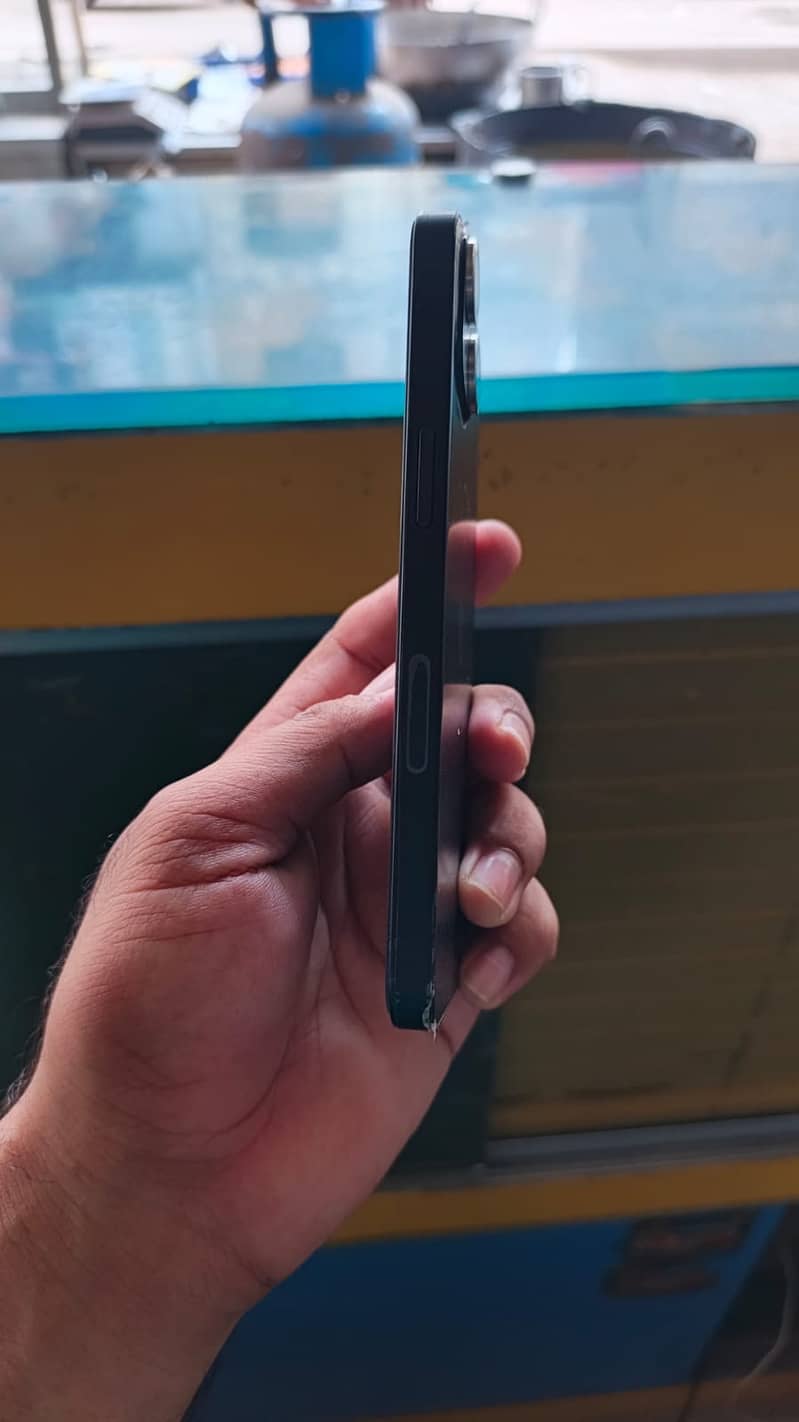 Apple iPhone 13 2
