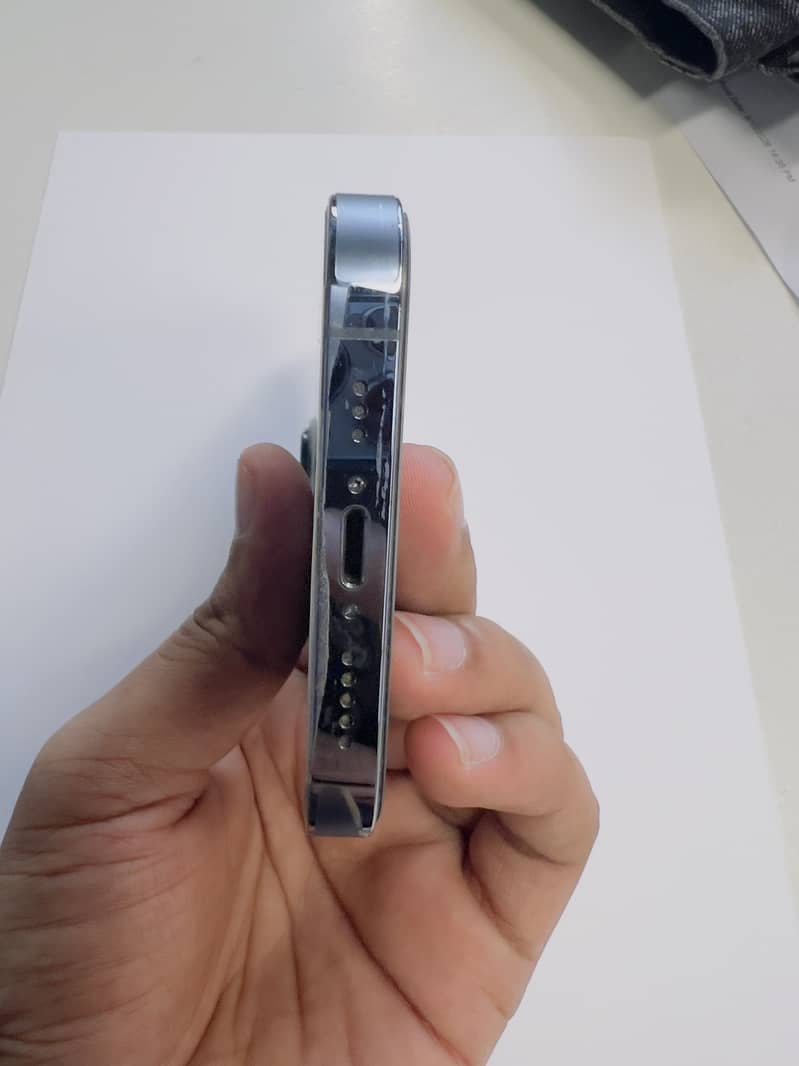 Apple iPhone 13 Pro 2