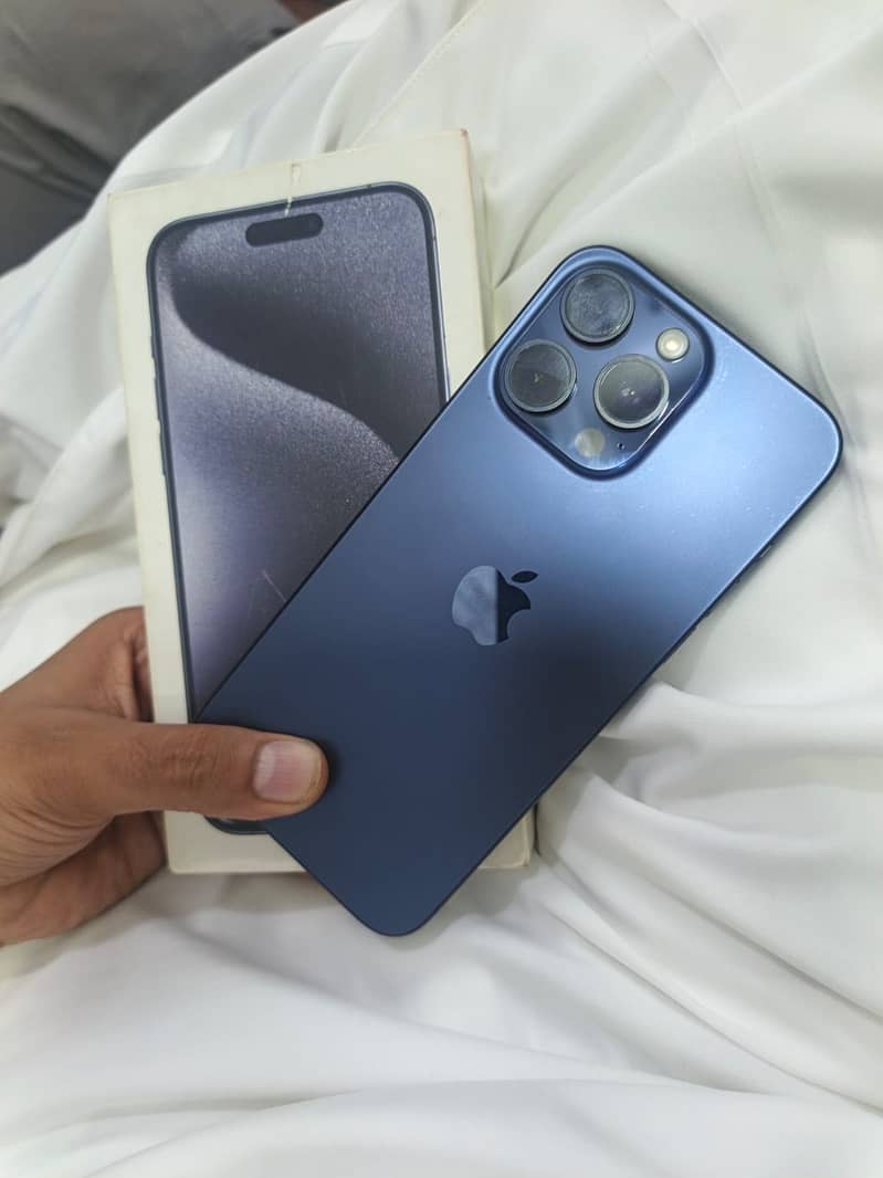 Apple iPhone 15 Pro Max 3