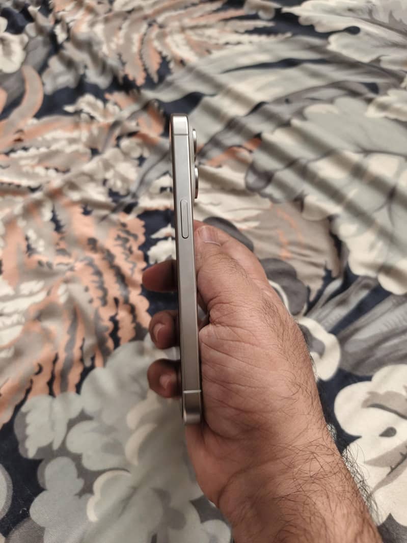 Apple iPhone 15 Pro 2
