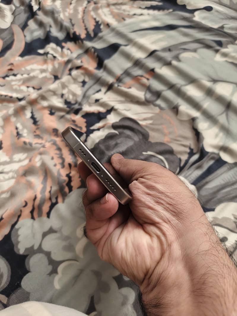Apple iPhone 15 Pro 6