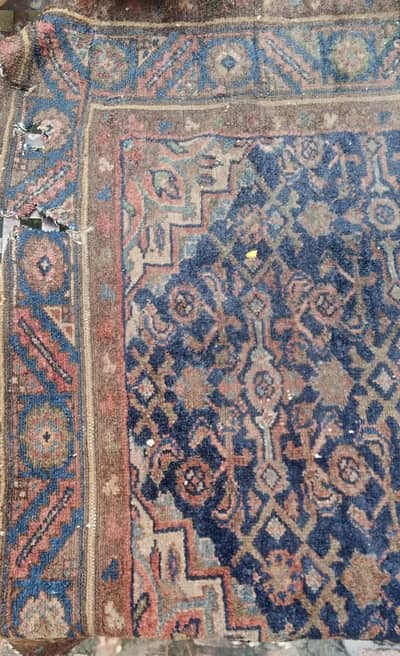 unique antique carpet center piece