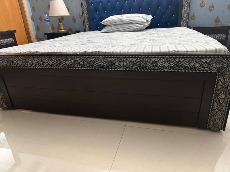 King size bed 1