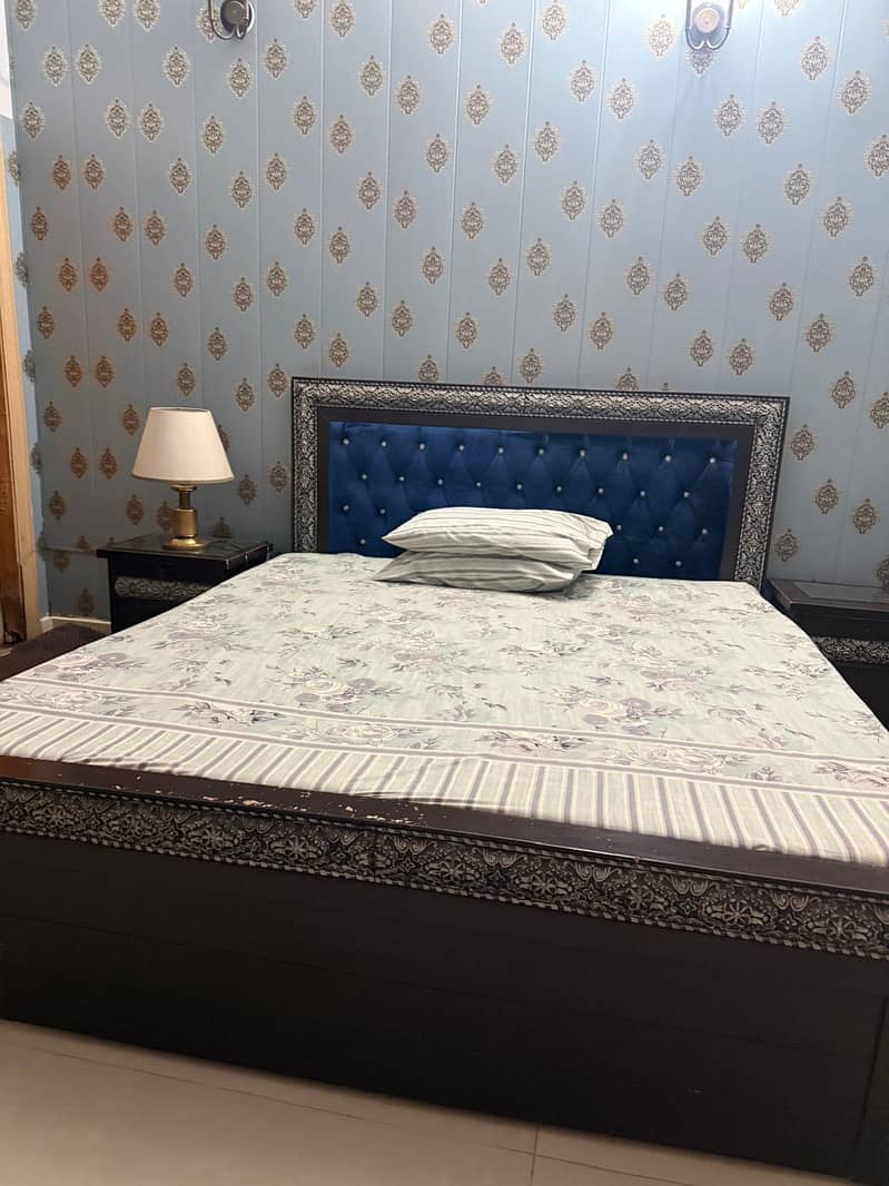 King size bed 2