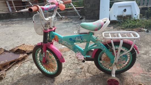 girls cycle