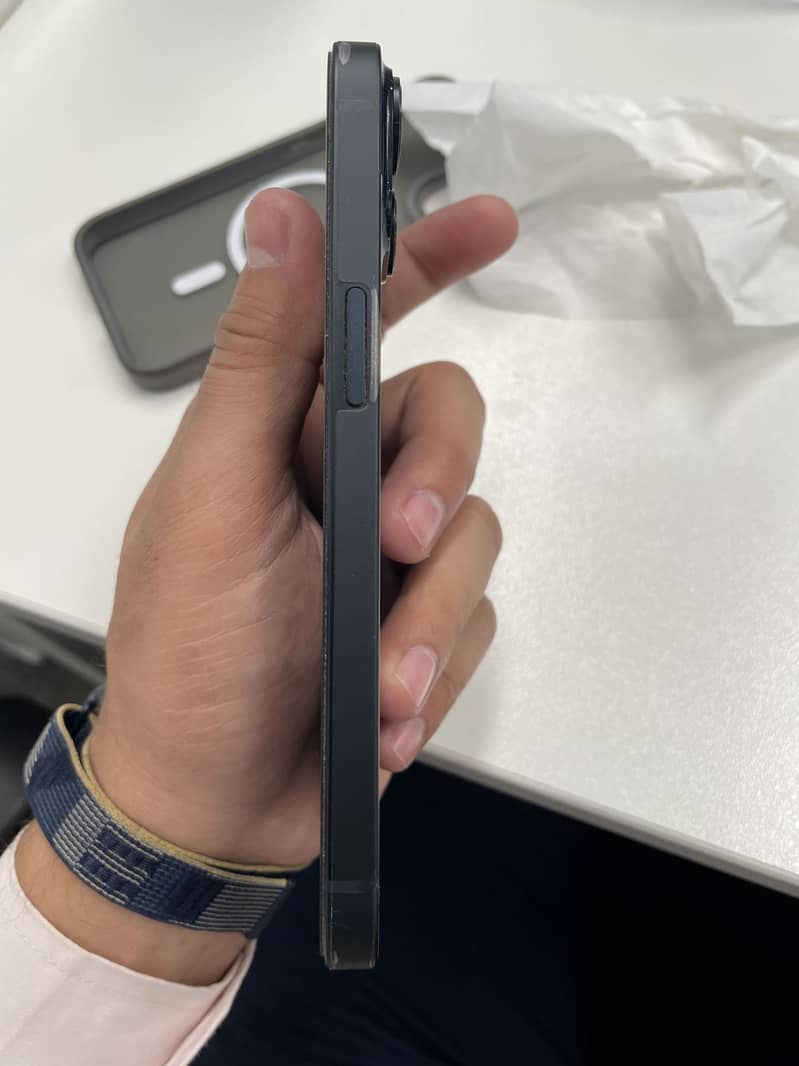 Apple iPhone 14 3