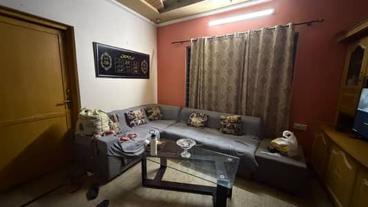 5 mrla corner separate gate uper portion for rent