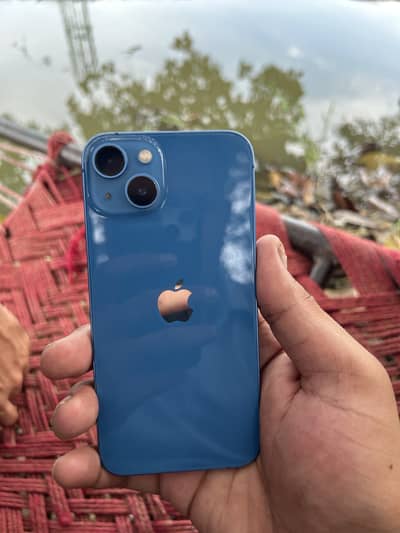 Apple iPhone 13
