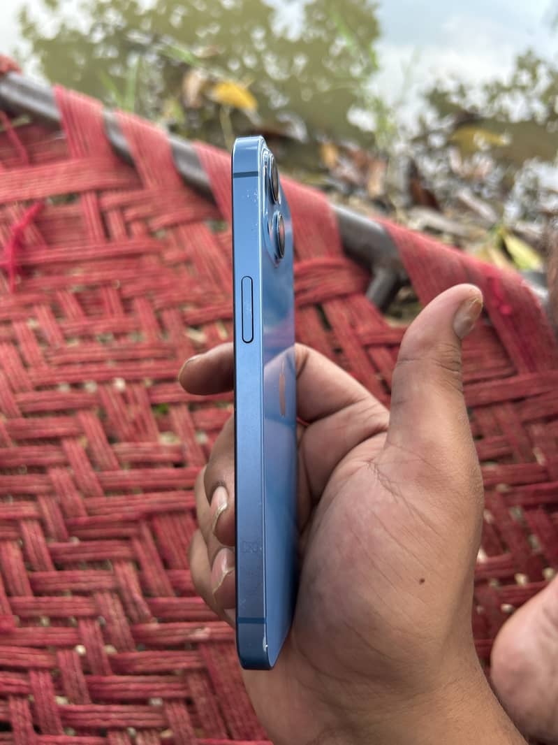 Apple iPhone 13 1