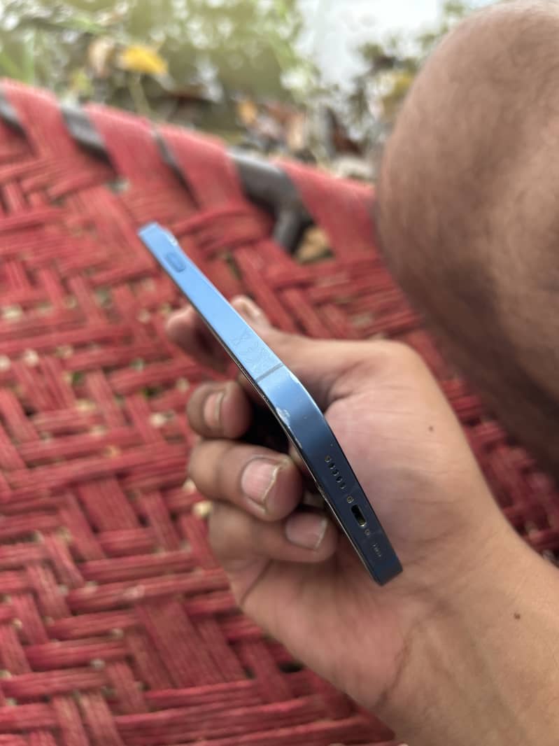 Apple iPhone 13 4