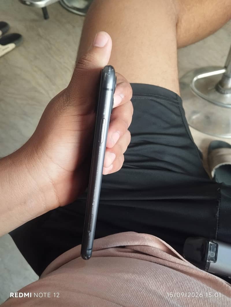 Apple iPhone 11 3