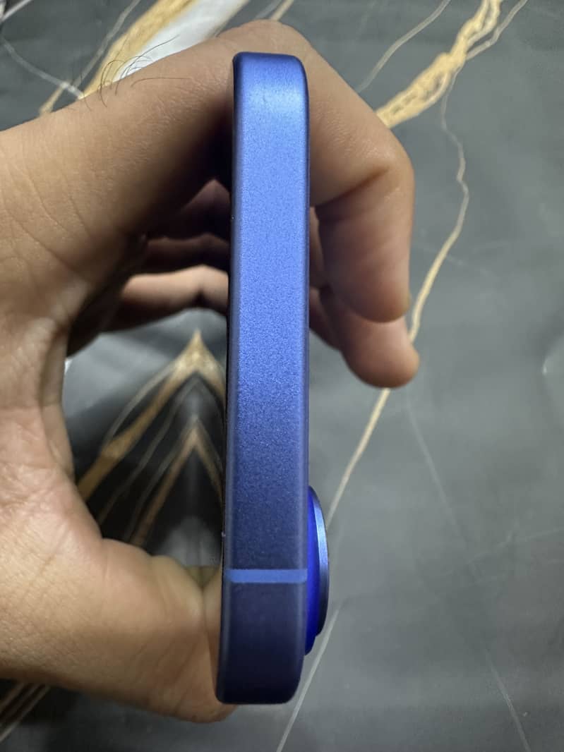 Apple iPhone 16 2