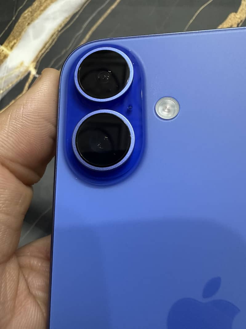 Apple iPhone 16 4