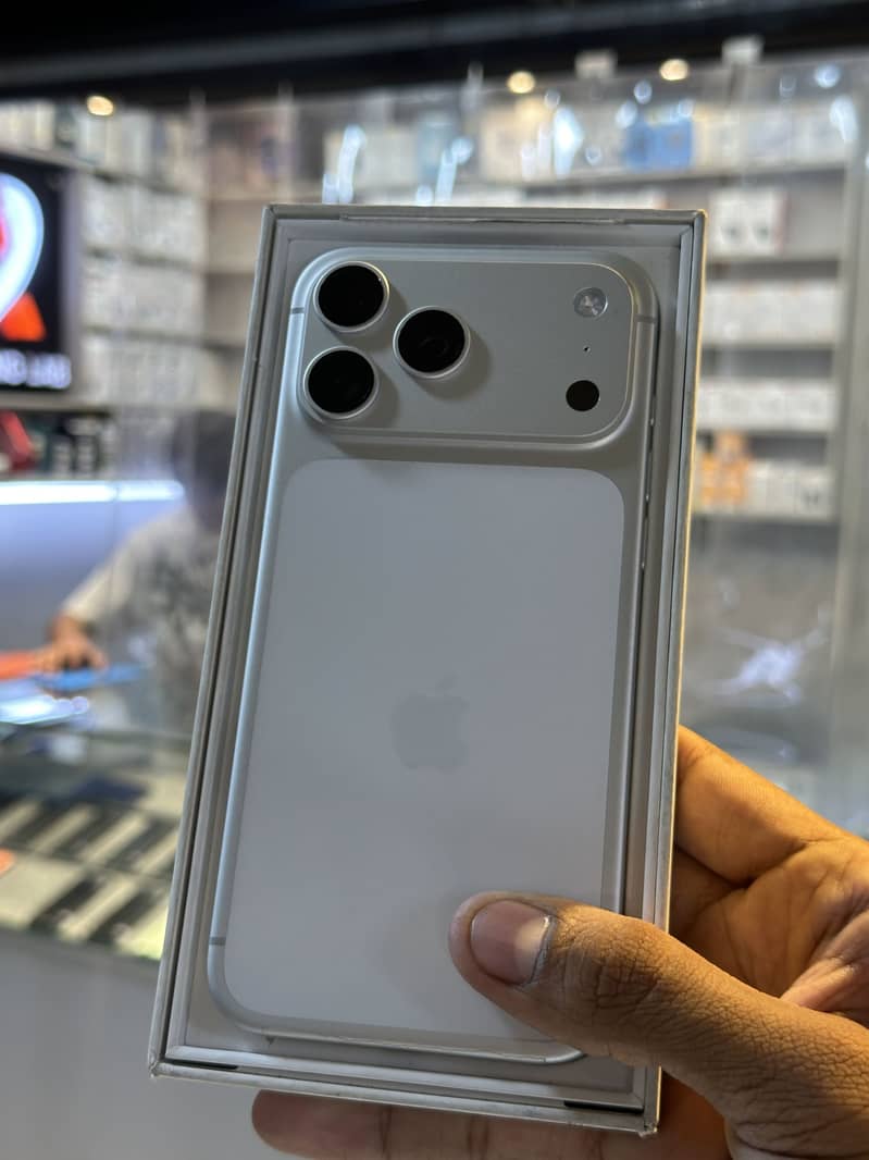 Apple iPhone 17 Pro Max 0