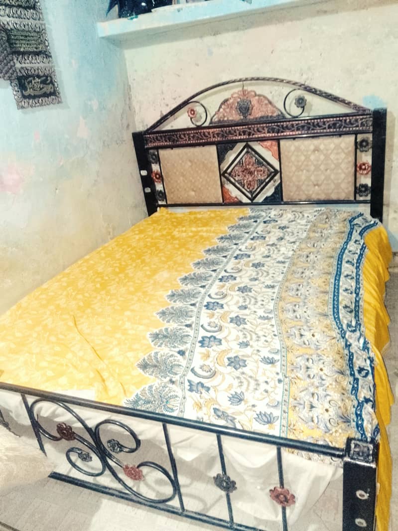 Double  size bed 0