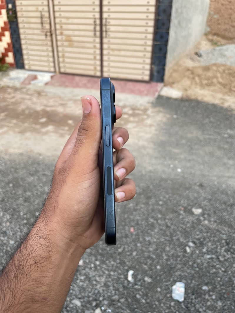 Apple iPhone 15 Pro 6