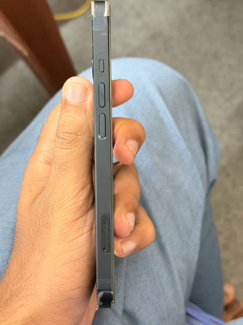 Apple iPhone 13 4
