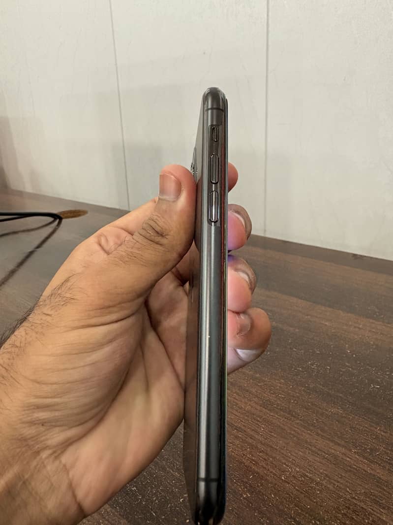 Apple iPhone 11 Pro 8