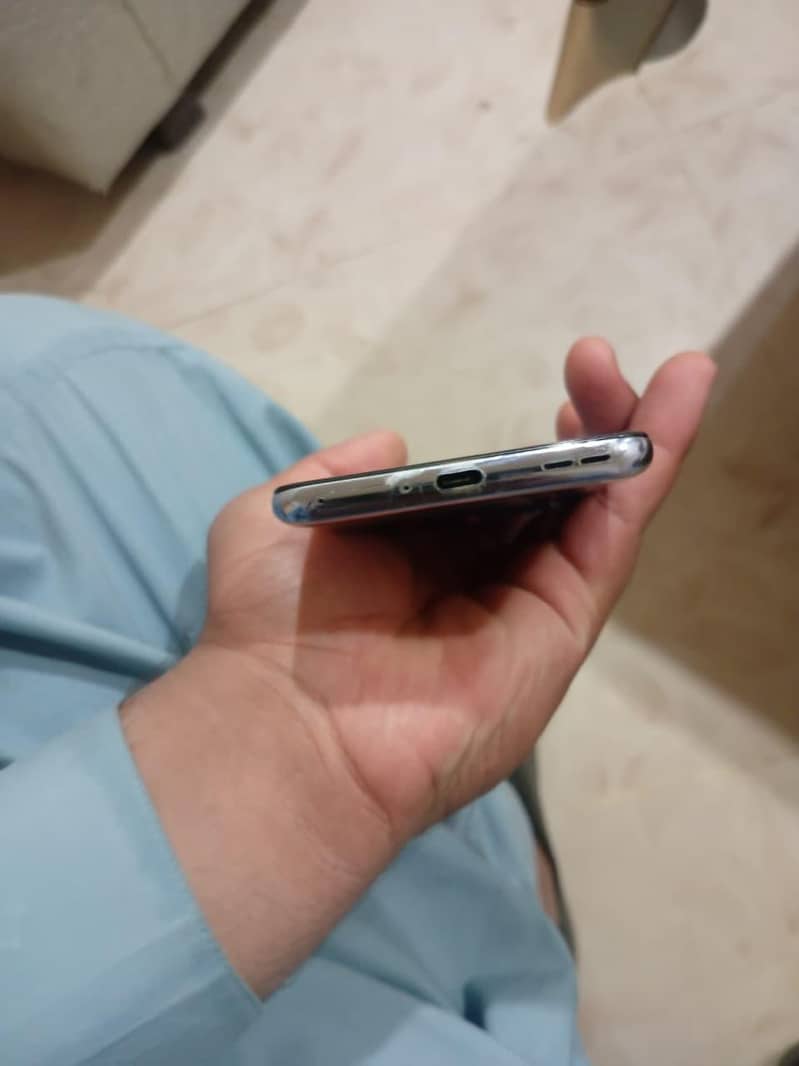 One Plus 5g 6