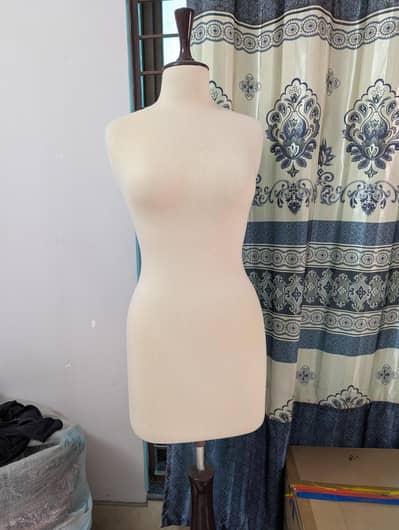 Female Dress Form Mannequin size 36 with Wooden Base – Like New