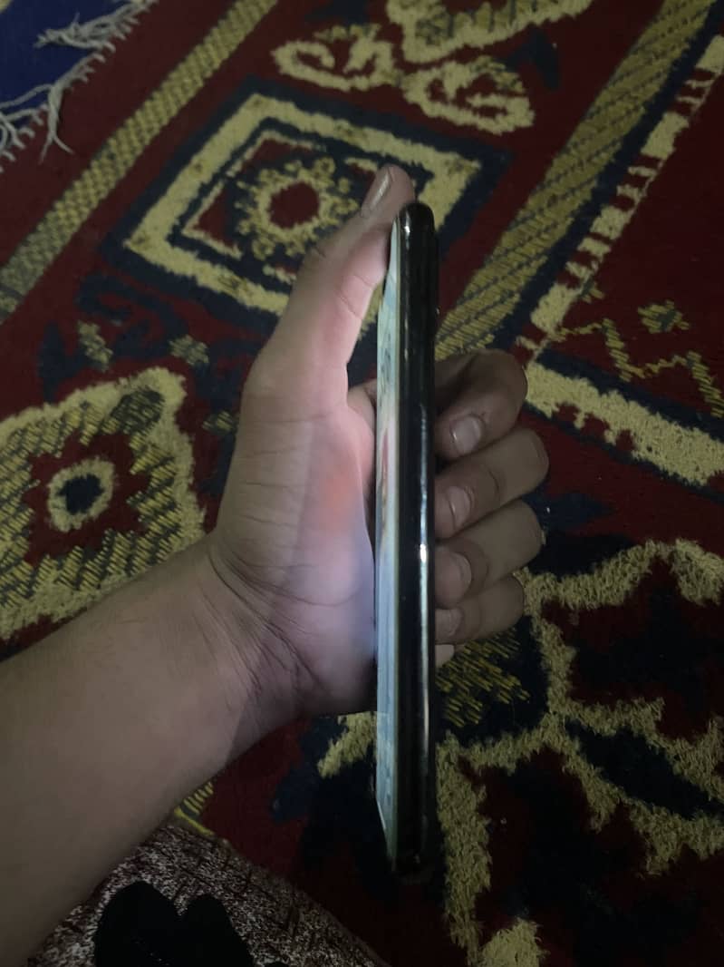Apple iPhone XS 3
