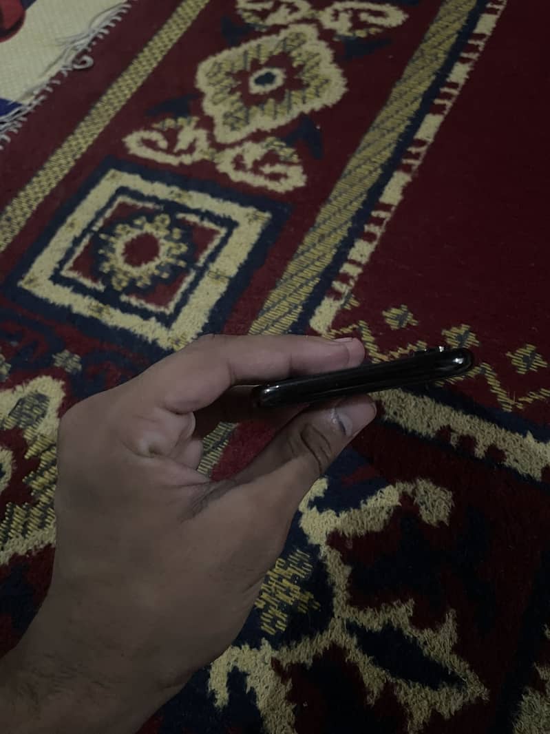 Apple iPhone XS 4