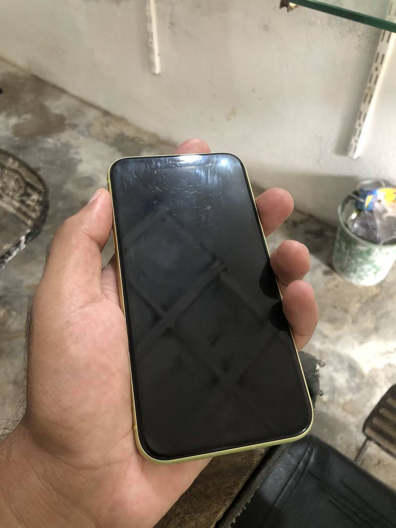Apple iPhone 11 4